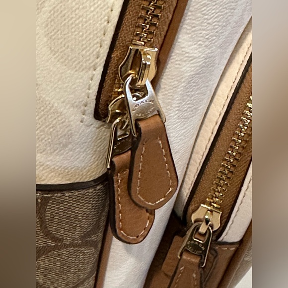 Authentic Coach Court Backpack In Signature Canvas - Picture 4 of 15